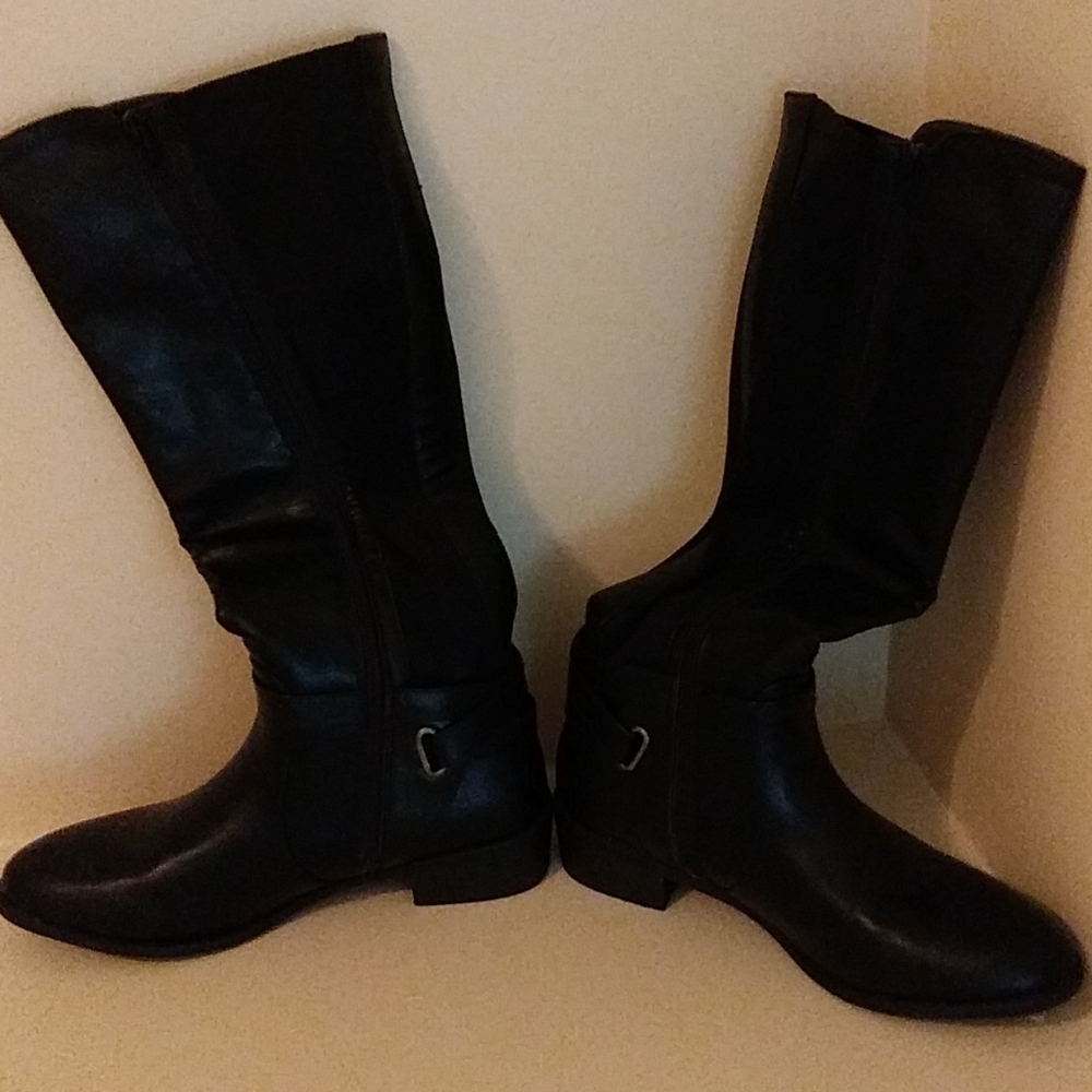 Boots - Picture 3 of 4